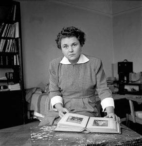 Biography And Poems Of Elizabeth Bishop: Who Is Elizabeth Bishop